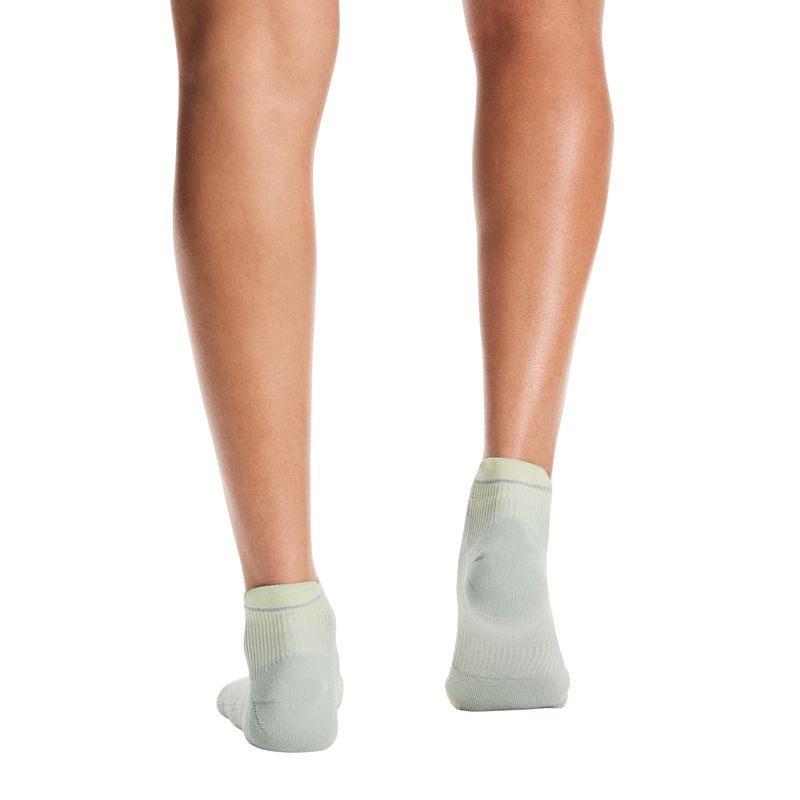 meia-on-running-performance-run-low-unissex-cinza-amarela