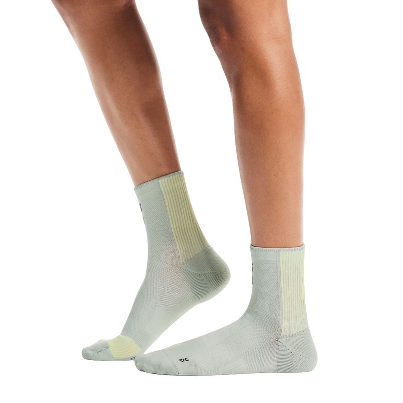 meia-on-running-perfomance-run-mid-unissex-cinza-amarela