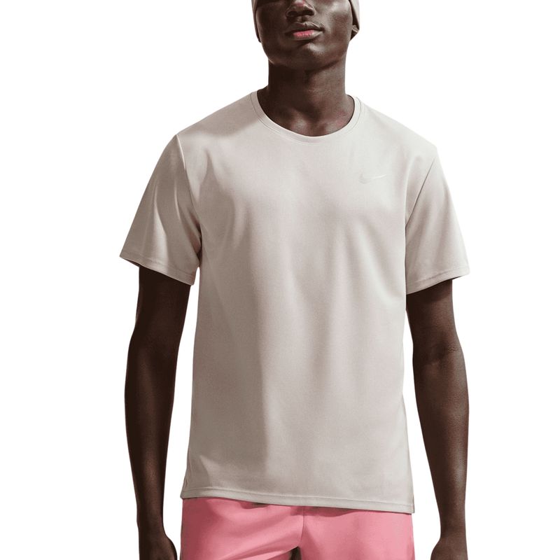 camiseta-nike-miler-dri-fit-uv-masculina-bege