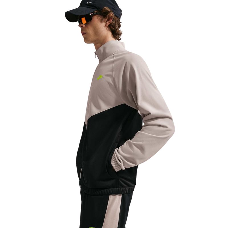 agasalho-nike-woven-suit-masculino-bege-preto