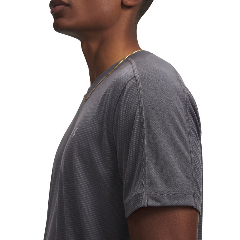 camiseta-under-armour-velociti-reflect-masculina-cinza