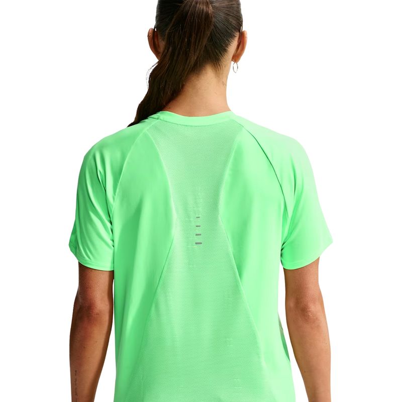 camiseta-nike-swift-dri-fit-feminina-verde