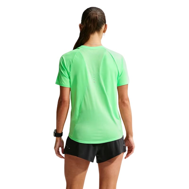 camiseta-nike-swift-dri-fit-feminina-verde