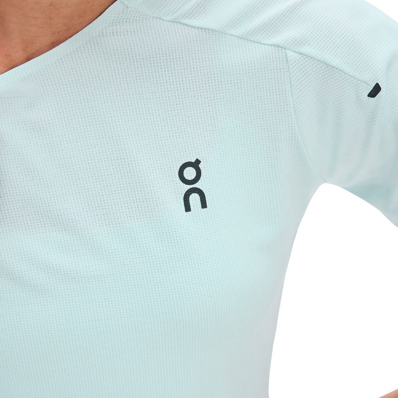 camiseta-on-performance-t-feminina-azul-claro