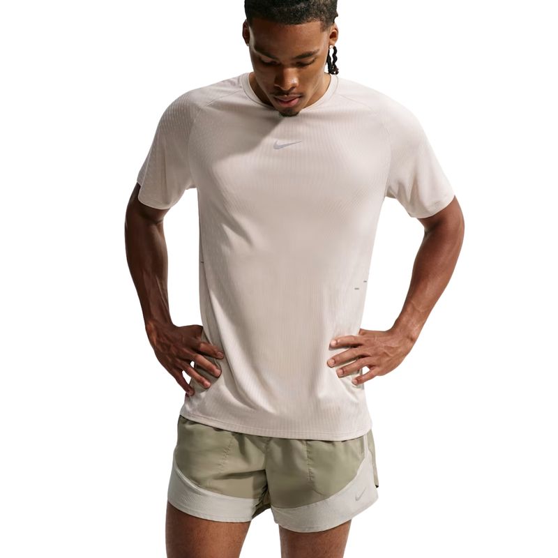 camiseta-nike-strides-aero-fit-masculina-bege
