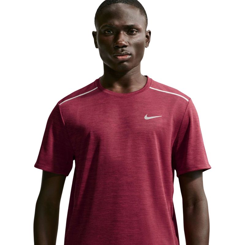 camiseta-dri-fit-nike-uv-miler-masculina-vermelha