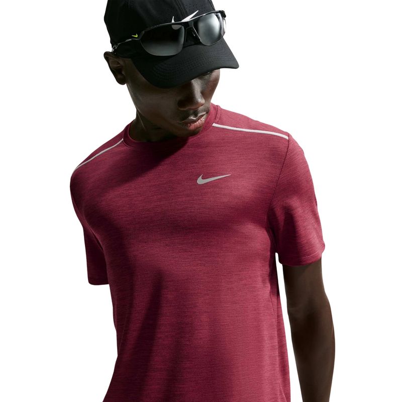 camiseta-dri-fit-nike-uv-miler-masculina-vermelha