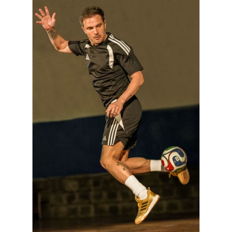 chuteira-futsal-adidas-quadra-f12-masculina-dourada