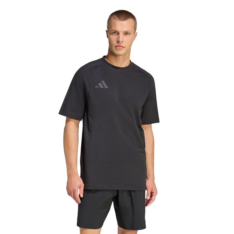 camiseta-adidas-tiro-travel-masculina-preta