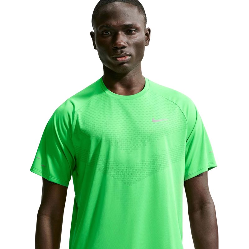 camiseta-nike-dri-fit-advance-stride-masculina-verde-limão