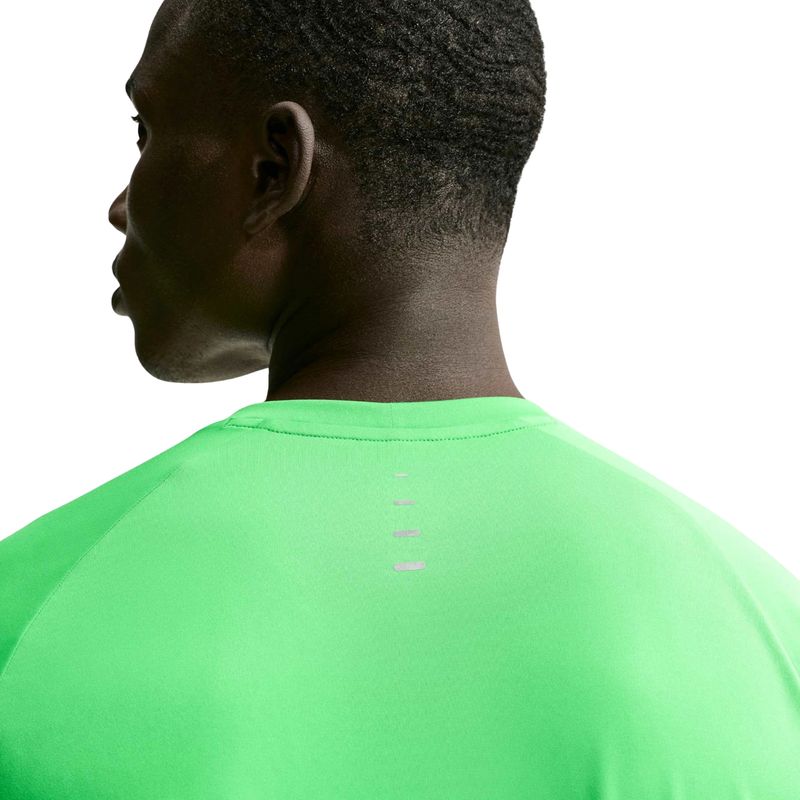 camiseta-nike-dri-fit-advance-stride-masculina-verde-limão