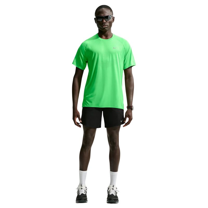 camiseta-nike-dri-fit-advance-stride-masculina-verde-limão