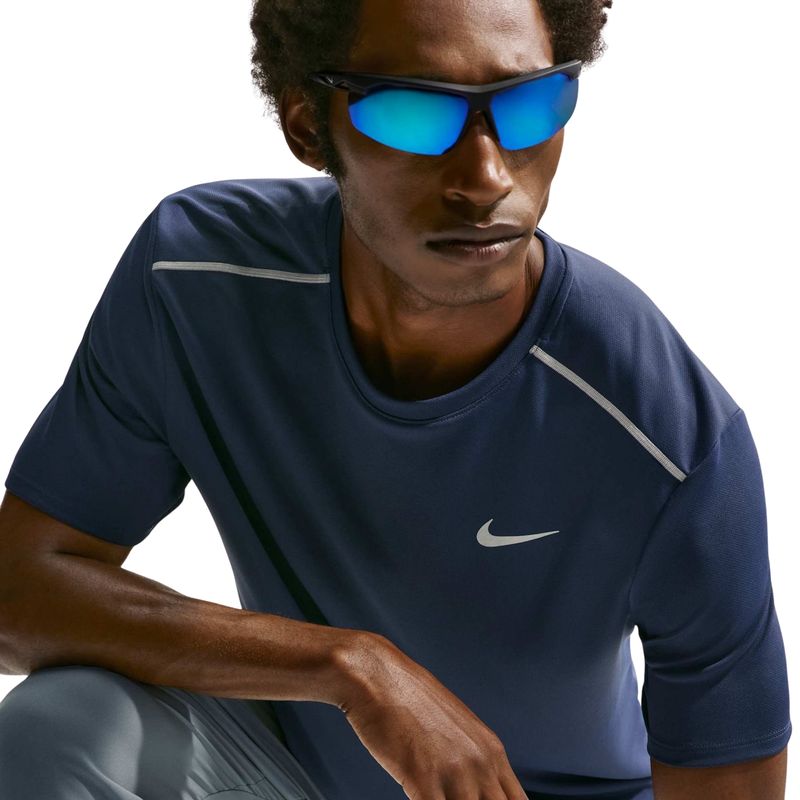 camiseta-dri-fit-nike-uv-miler-masculina-azul-escuro