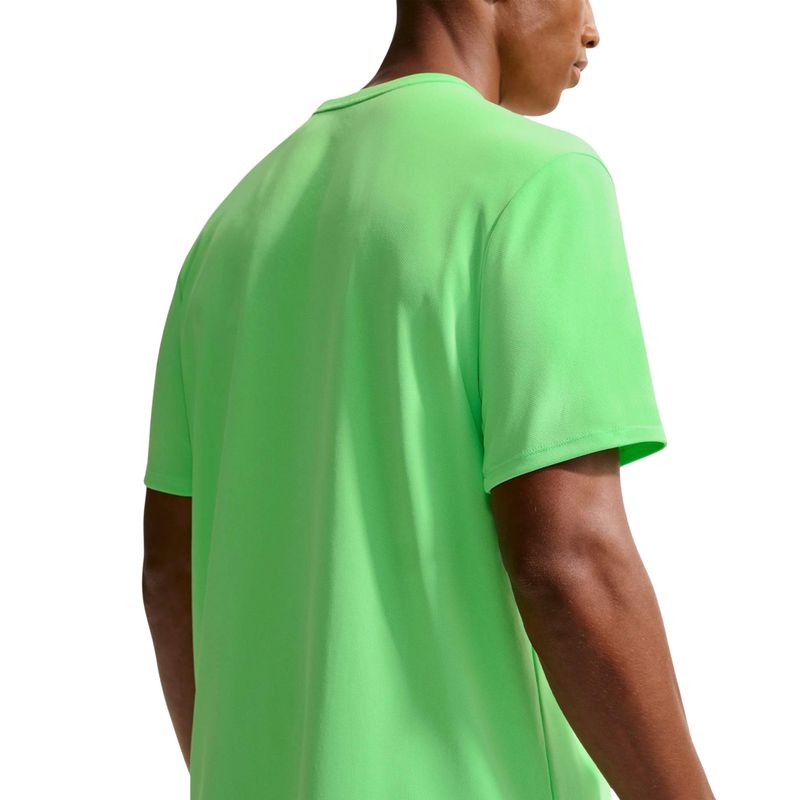 camiseta-dri-fit-nike-uv-miler-masculina-verde-limão