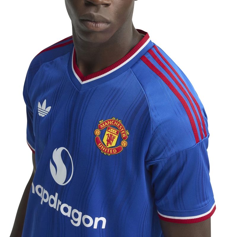 camisa-manchester-united-ii-26-27-adidas-masculina-jogador-azul
